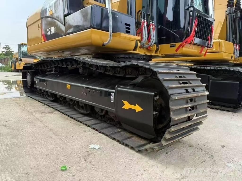 CAT 323D2L Pásové rýpadlá