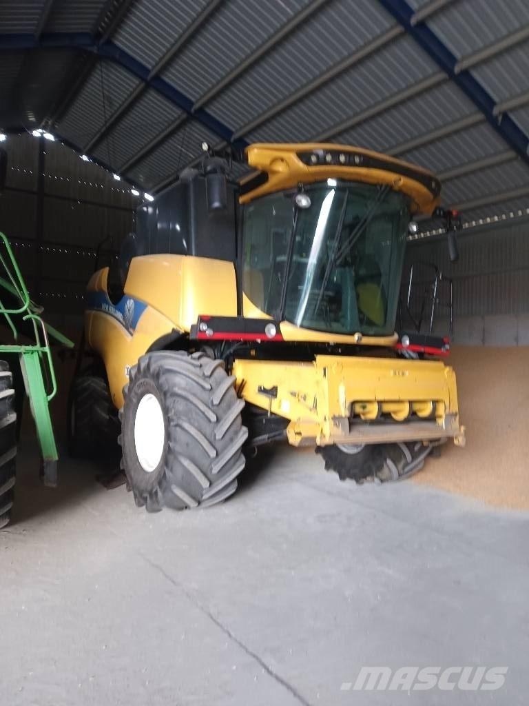 New Holland Cx 6.90 Kombinované zberacie stroje