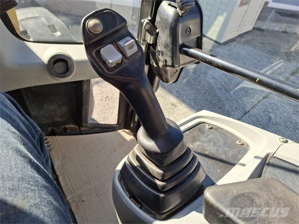 CAT 906H2 Kolesové nakladače