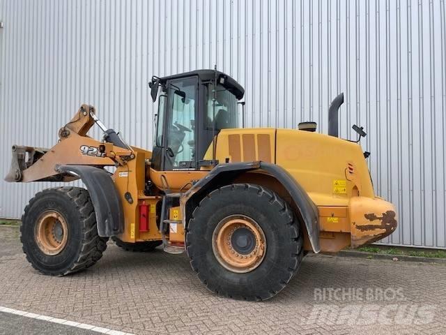 CASE 921F Kolesové nakladače