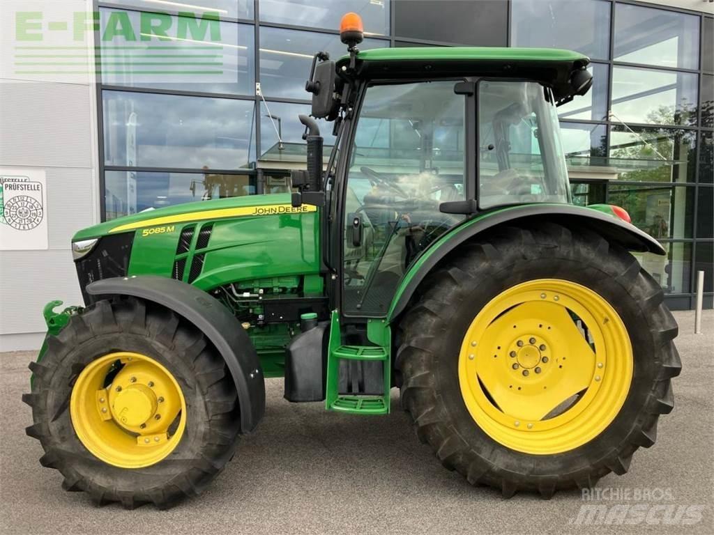 John Deere 5085M Traktory