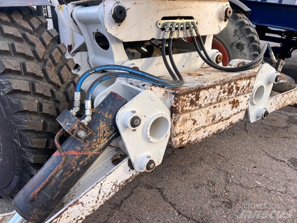 Bobcat T 40.170 Teleskopické manipulátory
