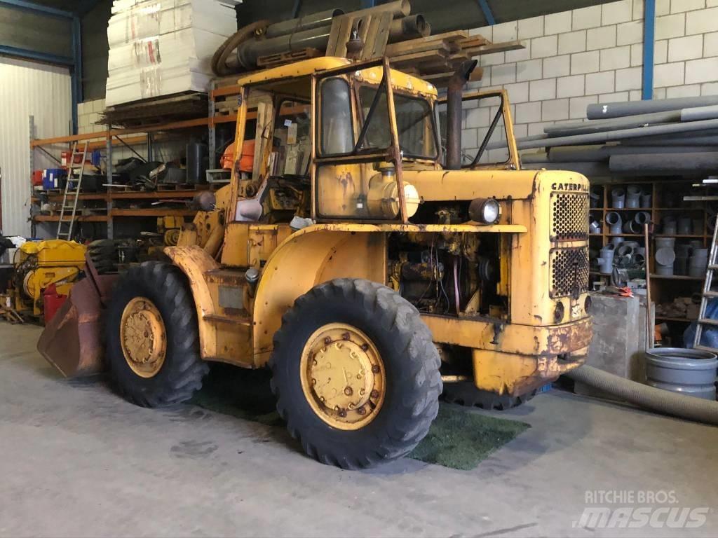 CAT 922 B Kolesové nakladače