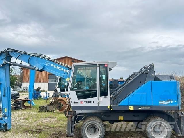 Fuchs MHL 320 Stroje pre manipuláciu s odpadom