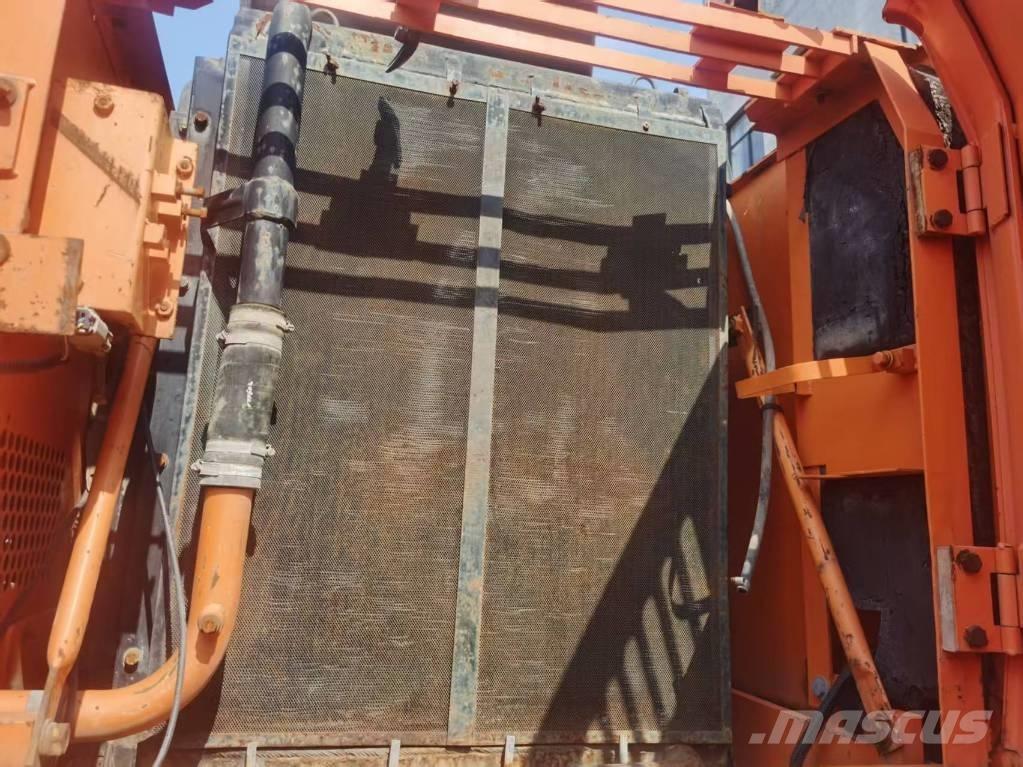 Doosan DH 210 W-7 Kolesové rýpadlá