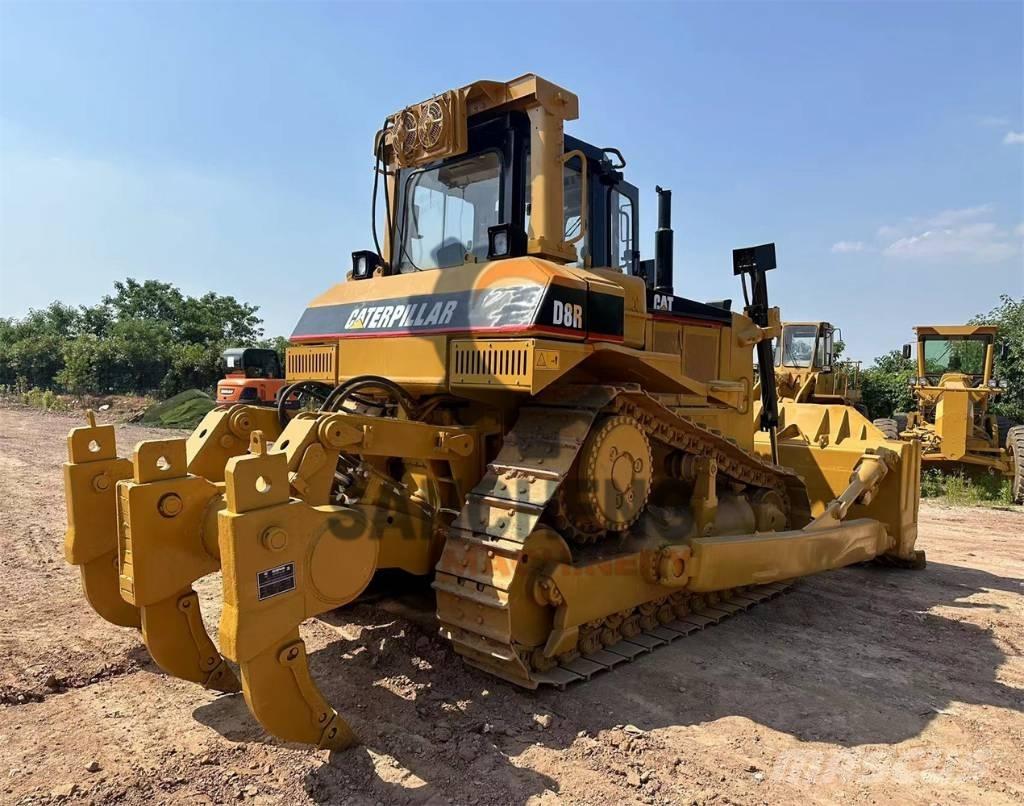CAT D 8 R Pásové dozéry