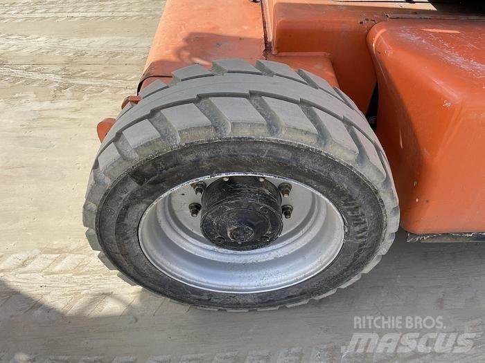 JLG E450AJ Kĺbové plošiny