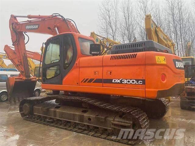 Doosan DX300 Pásové rýpadlá
