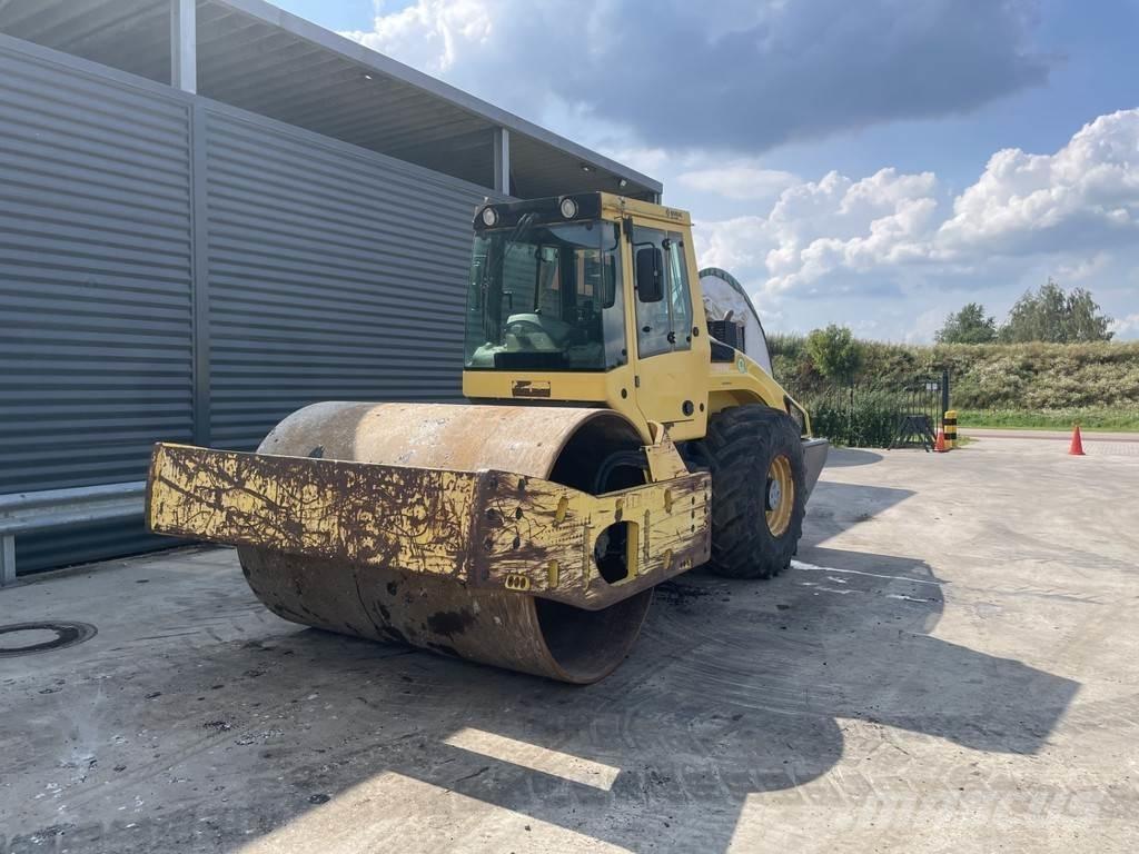Bomag BW 216 DH-4 Ťahačové valce