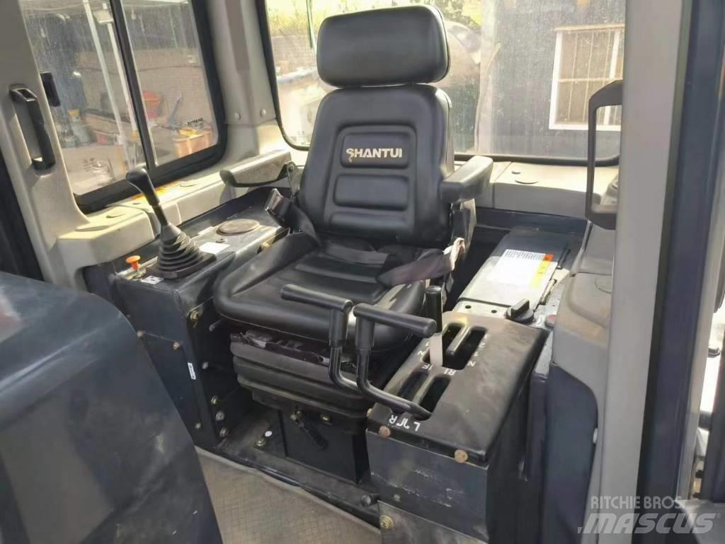 Shantui SD 16 Pásové dozéry