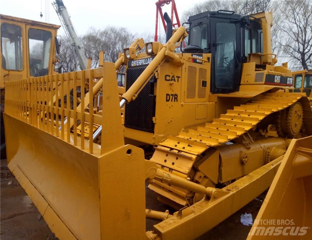CAT D 7 R Pásové dozéry
