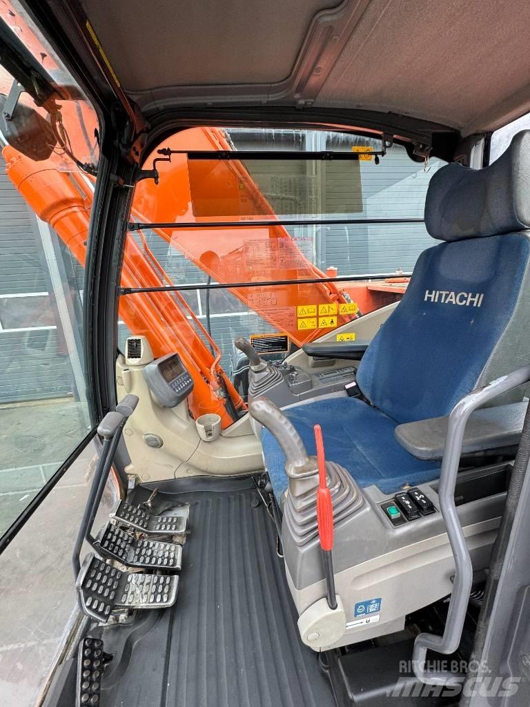 Hitachi ZX 250 LC-3 Pásové rýpadlá