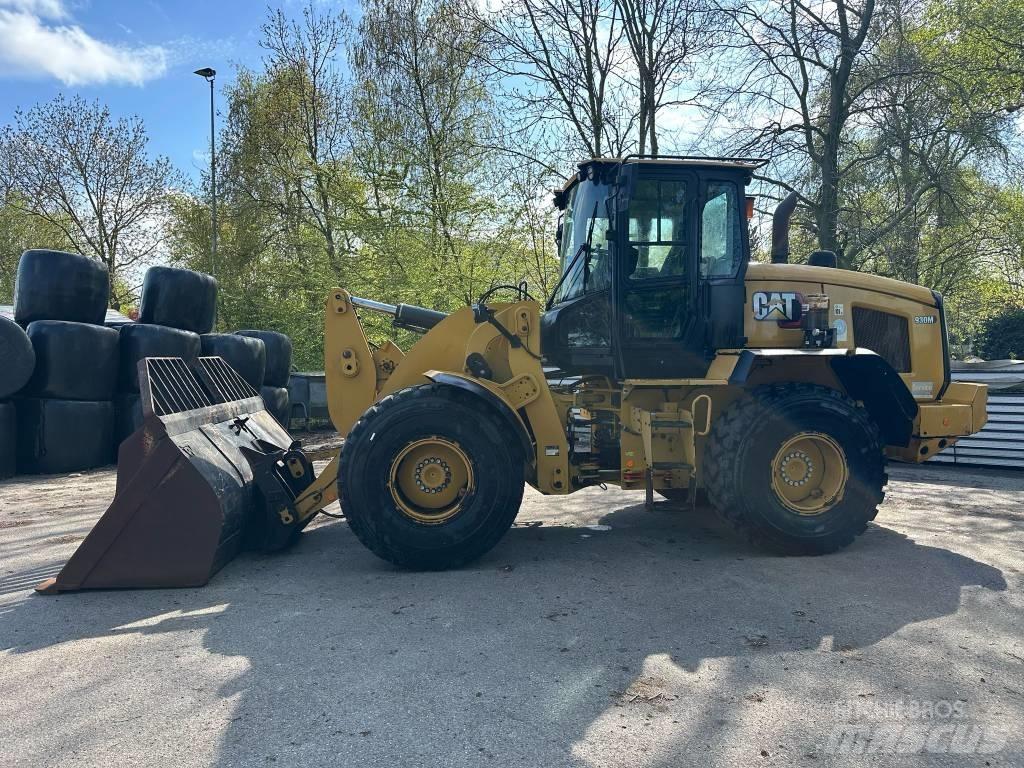 CAT 930M Kolesové nakladače