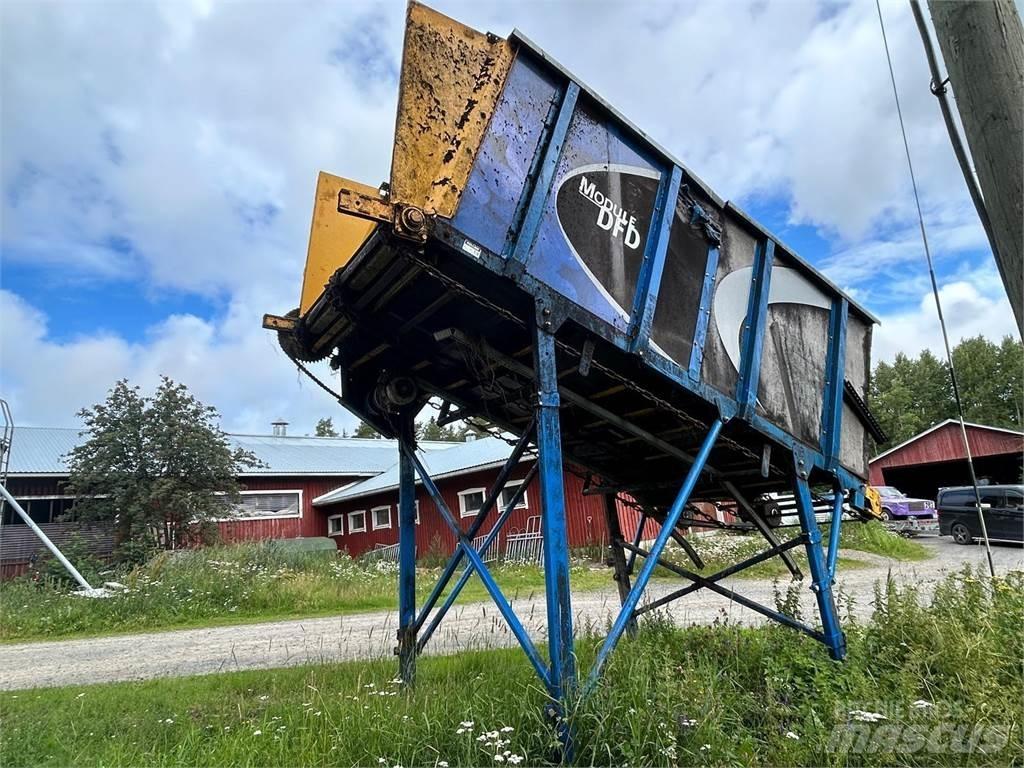 Pellon Täyttöpöytä Ďalšie stroje a zariadenia pre živočíšnu výrobu