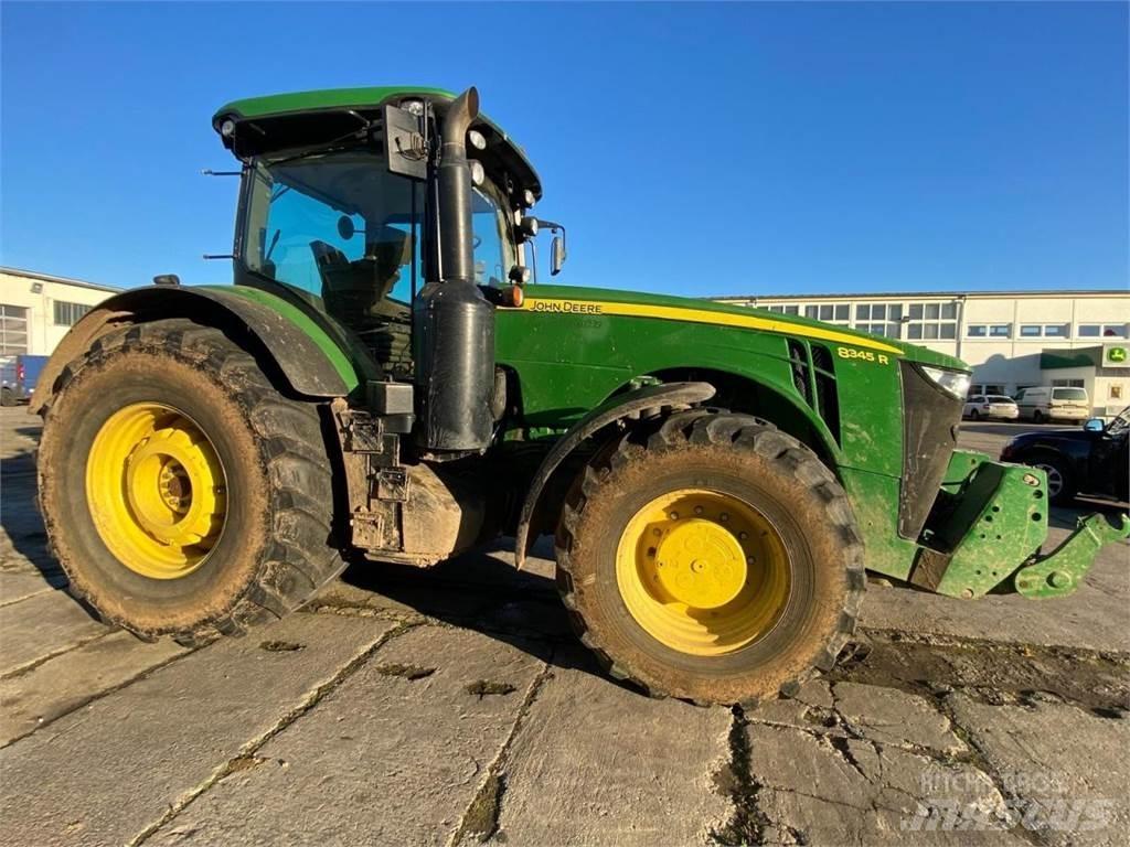 John Deere 8345 R Traktory
