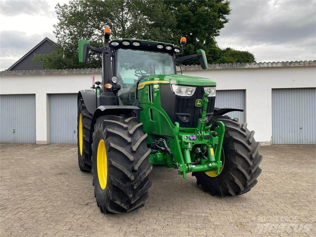 John Deere 6R 215 Traktory