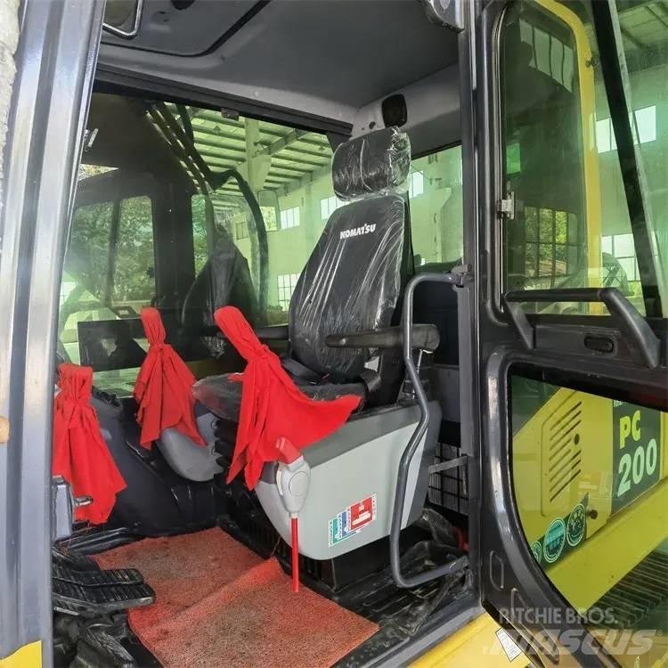 Komatsu PC200-8 Pásové rýpadlá