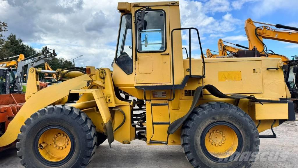 Komatsu WA 200 Kolesové nakladače