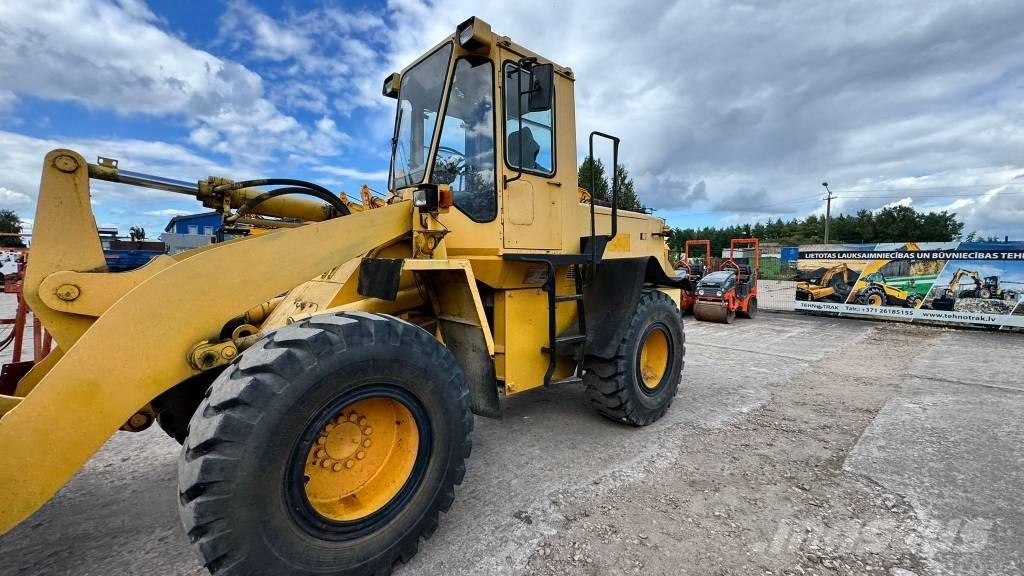Komatsu WA 200 Kolesové nakladače