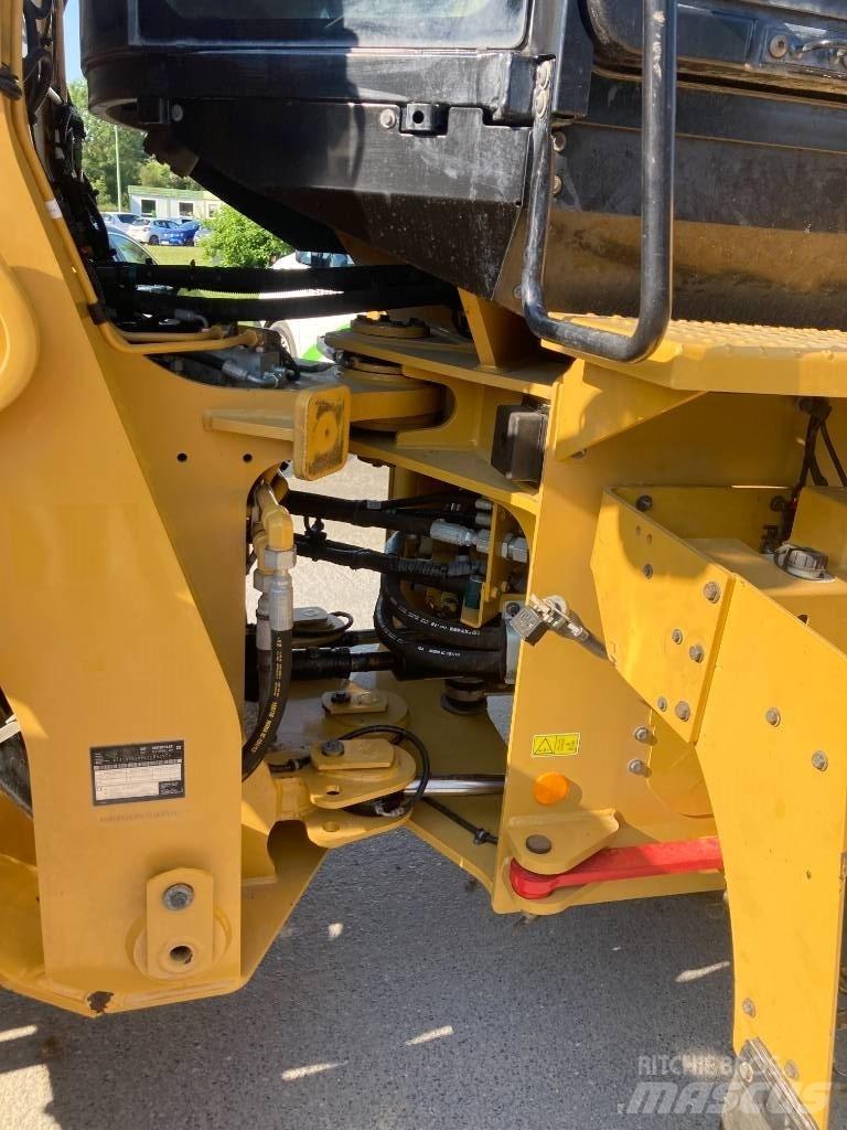 CAT 926M Kolesové nakladače