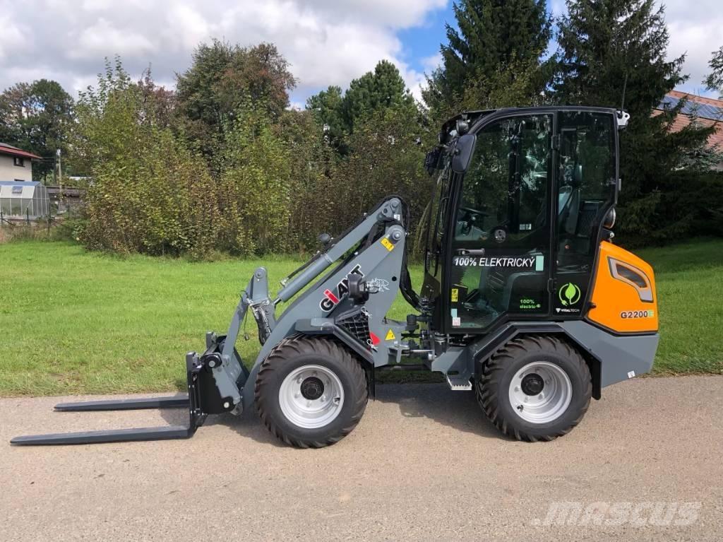 GiANT G 2200 E Viacúčelové nakladače