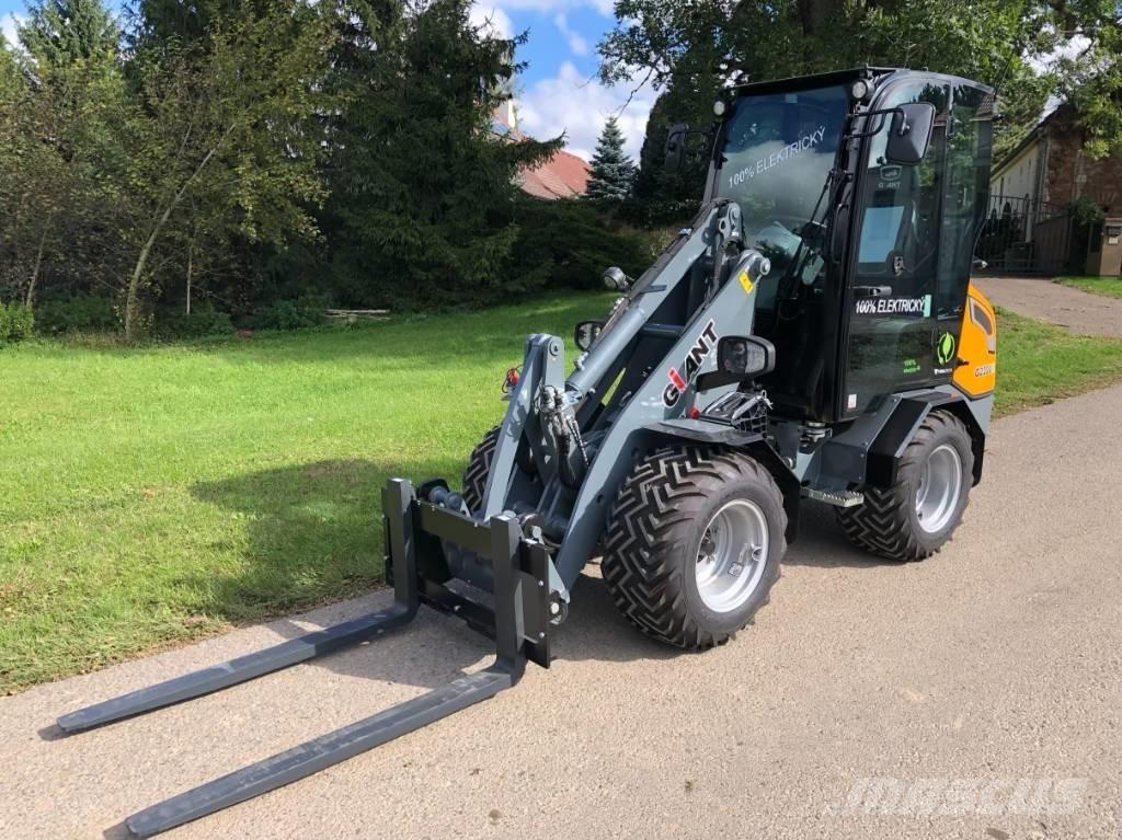 GiANT G 2200 E Viacúčelové nakladače