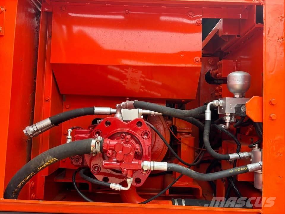 Doosan DX 225 LCA Pásové rýpadlá