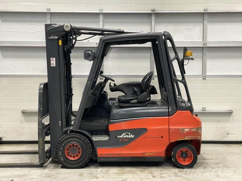 Linde E30-01 Akumulátorové vozíky