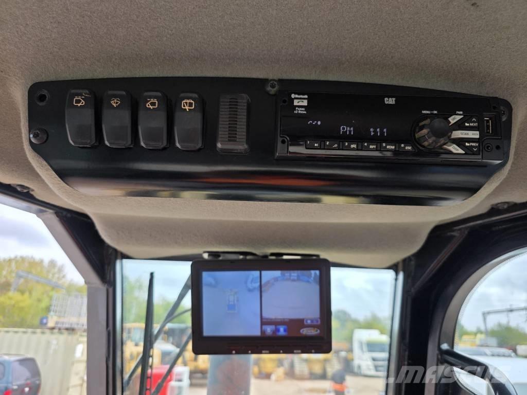 CAT D 5 K 2 LGP Pásové dozéry
