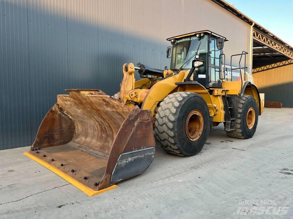 CAT 966M Kolesové nakladače