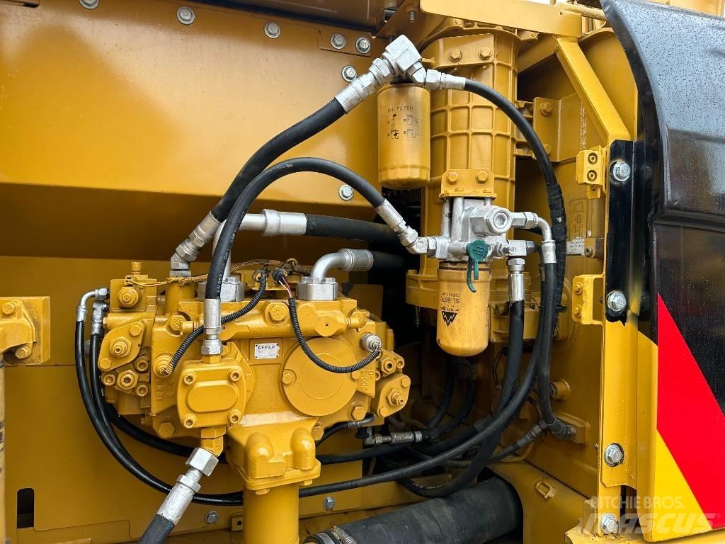 CAT 320 Pásové rýpadlá