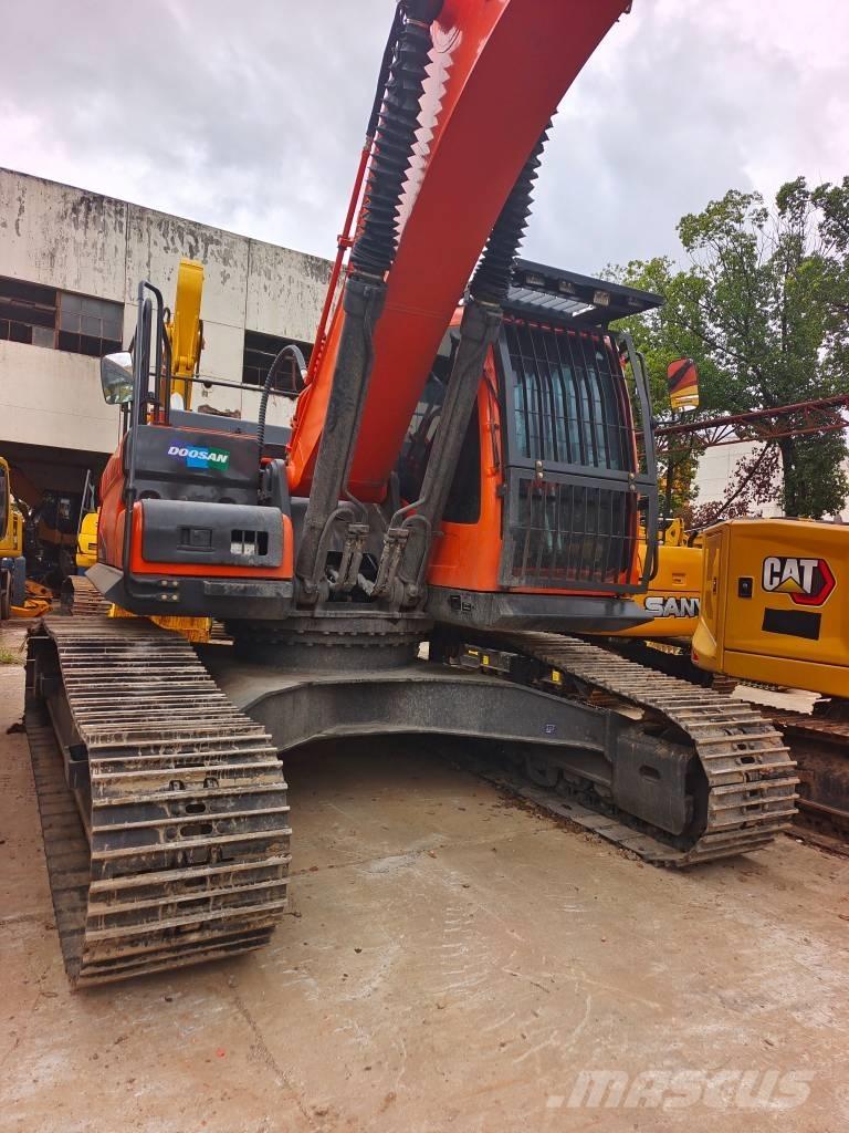 Doosan DX 300LC Pásové rýpadlá