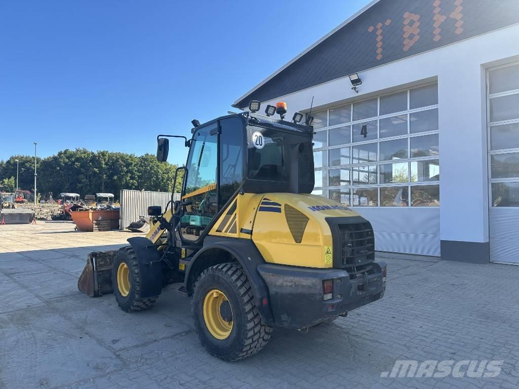 Komatsu WA 80-6 Kolesové nakladače
