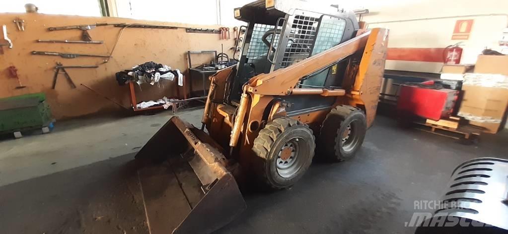 CASE 40XT Šmykom riadené nakladače