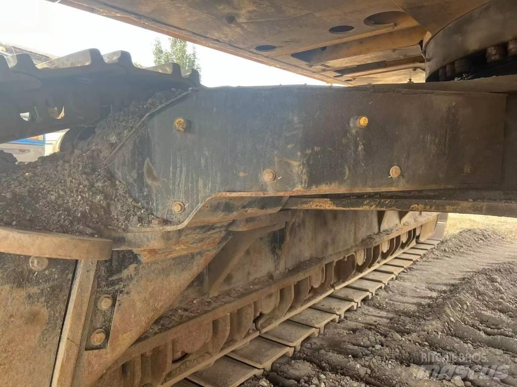 CAT 374 Pásové rýpadlá