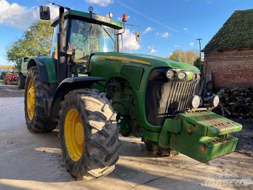 John Deere 8320 Traktory