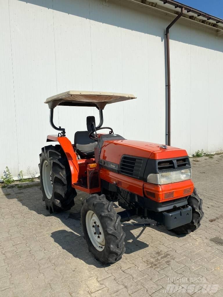 Kubota GL320 Kompaktné traktory