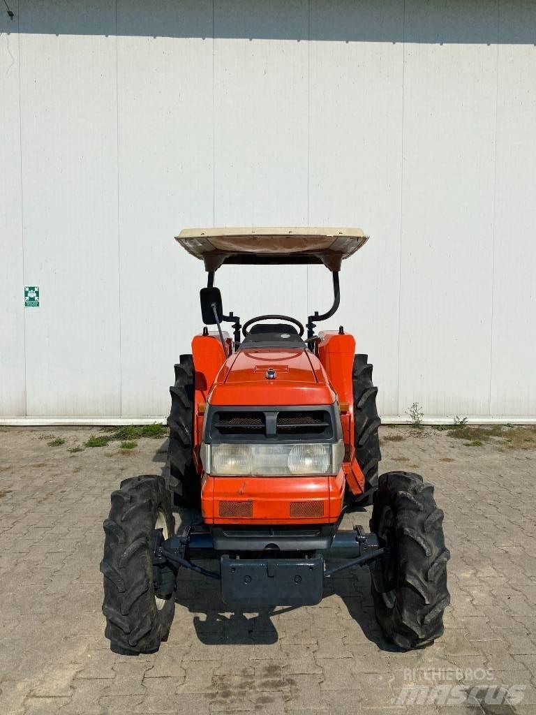 Kubota GL320 Kompaktné traktory