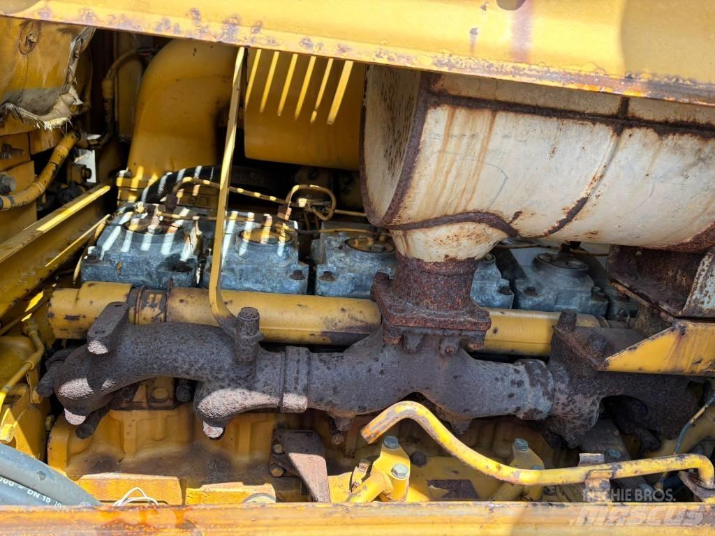 Komatsu D65PX-8 Pásové dozéry