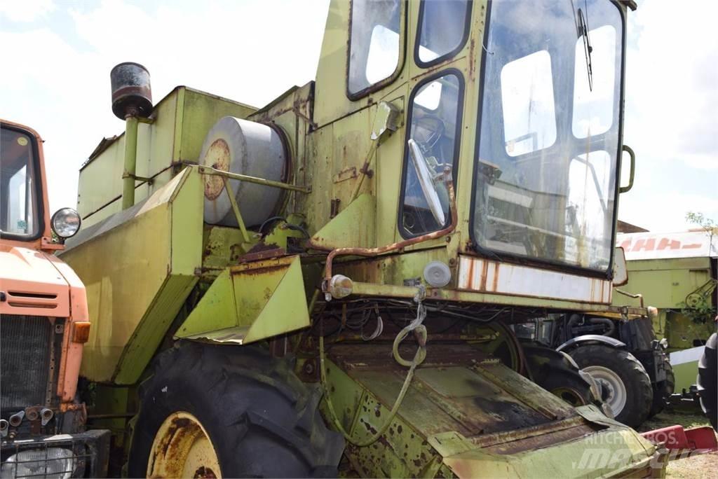 CLAAS Dominator 80 Kombinované zberacie stroje
