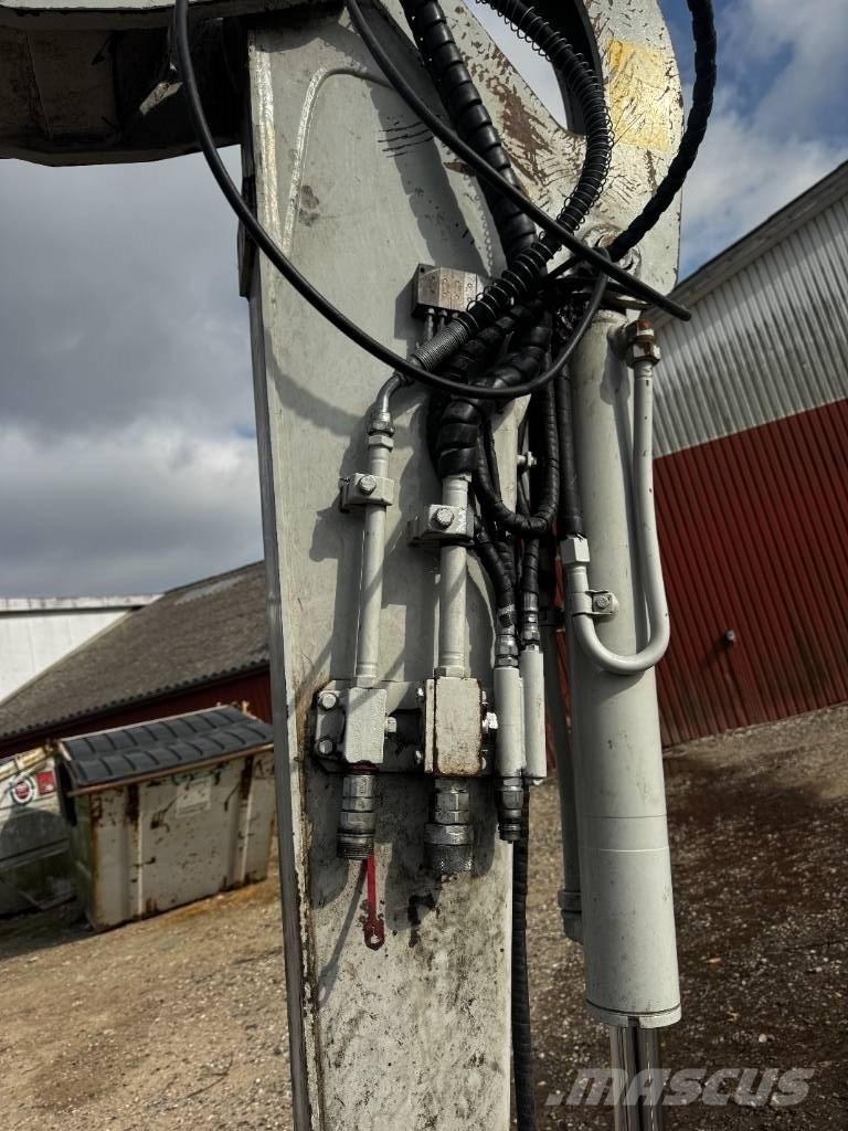 Takeuchi TB 370 Pásové rýpadlá