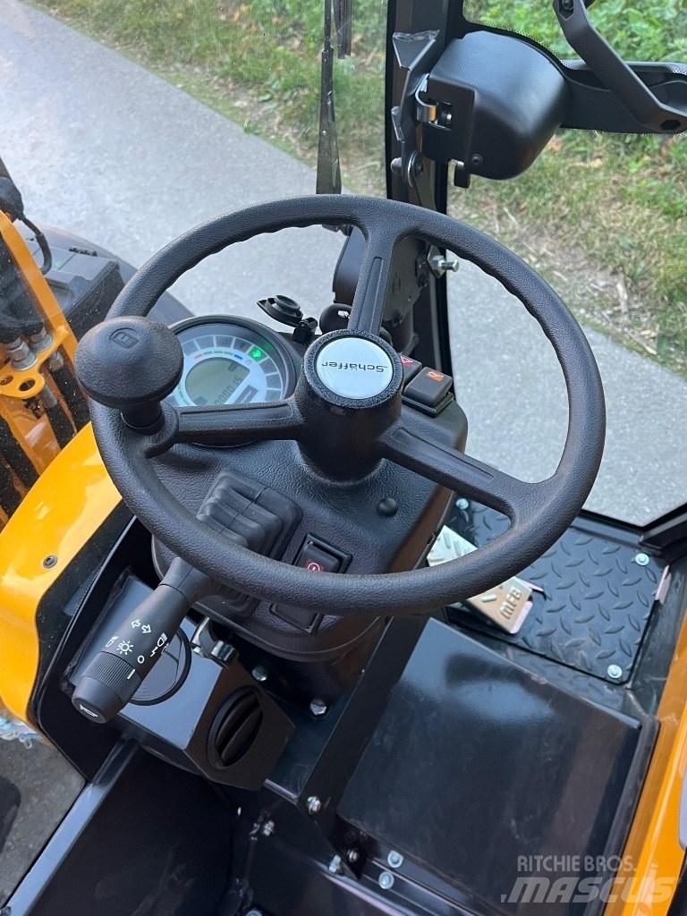 Schäffer 2430 SLT Šmykom riadené nakladače