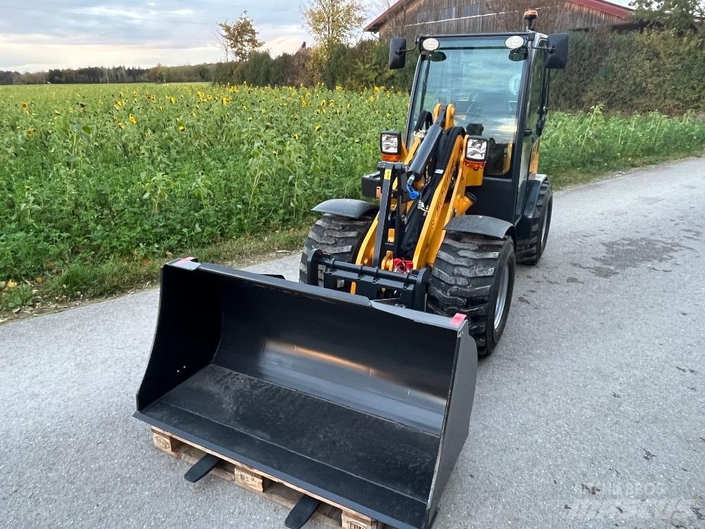 Schäffer 2430 SLT Šmykom riadené nakladače