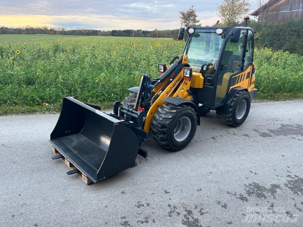 Schäffer 2430 SLT Šmykom riadené nakladače