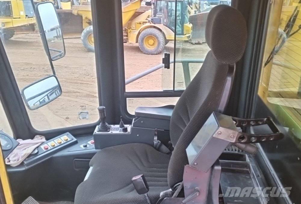 Bomag BC 772 RB-2 Skládkové kompaktory