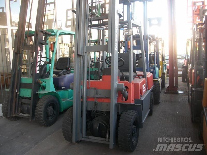 Nissan UGJ02M30 LPG vozíky