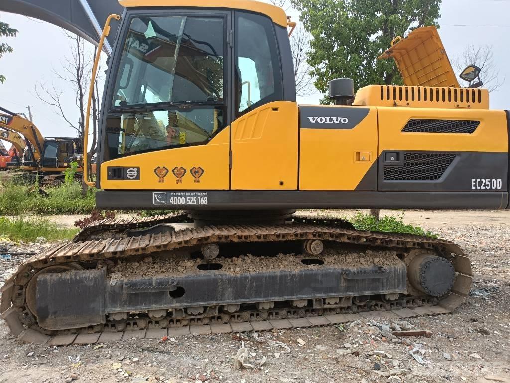 Volvo EC250D Pásové rýpadlá