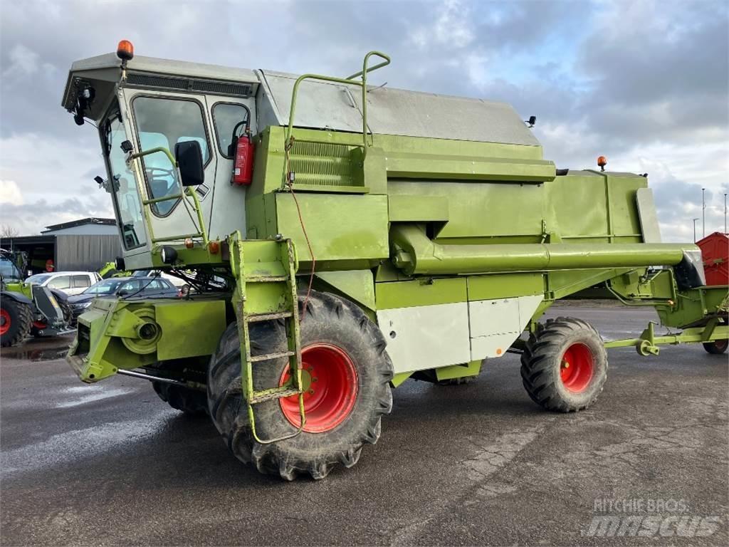 CLAAS Dominator 96 Kombinované zberacie stroje