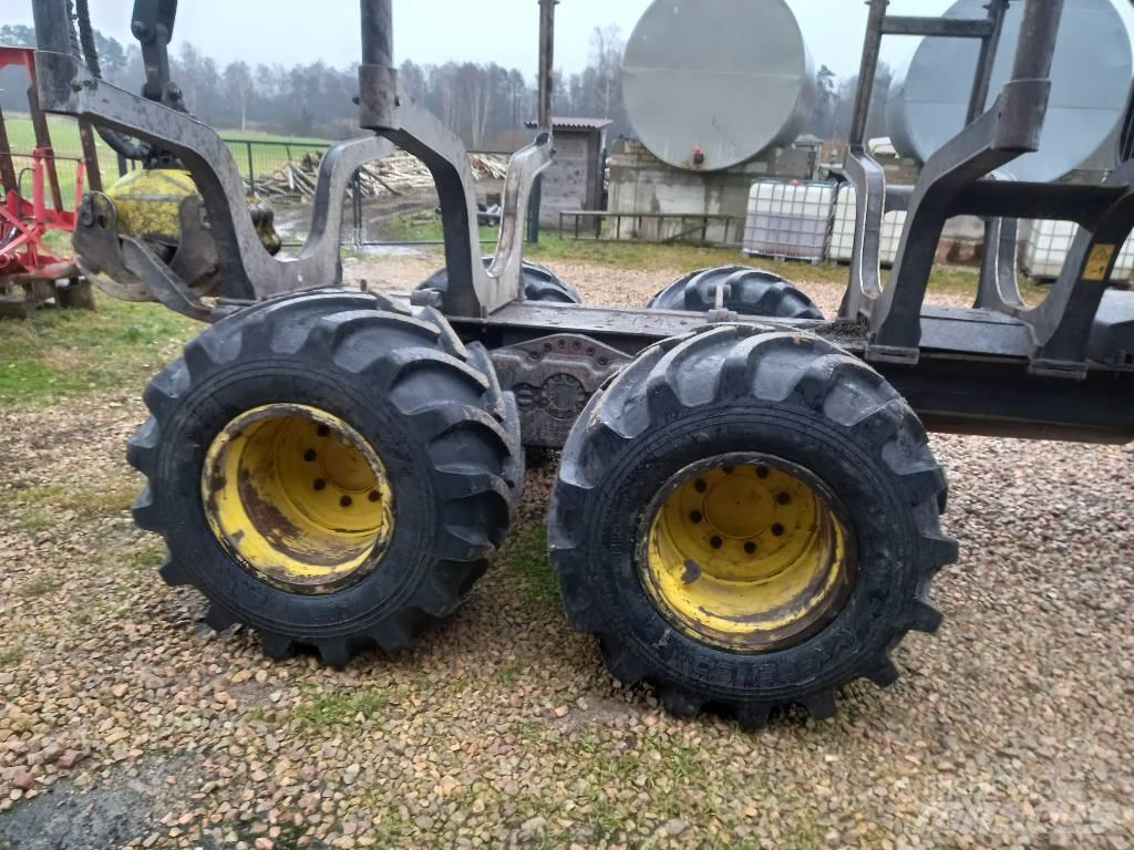 John Deere 810E Lesné traktory
