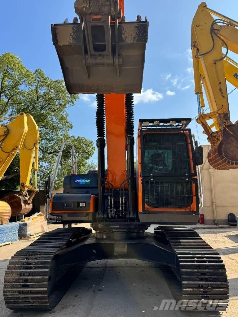 Doosan DX 225 Pásové rýpadlá